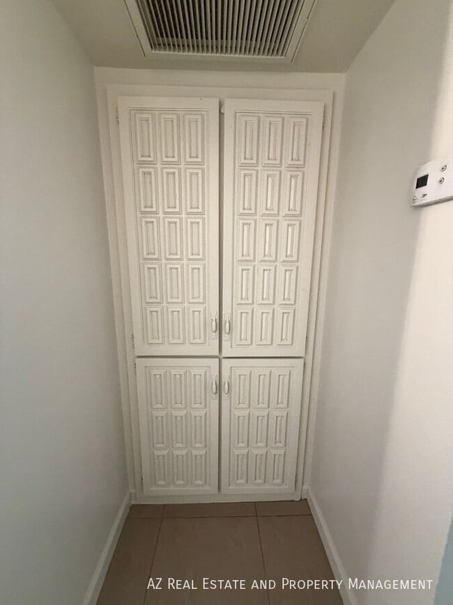 Building Photo - 6723 W Encanto Blvd