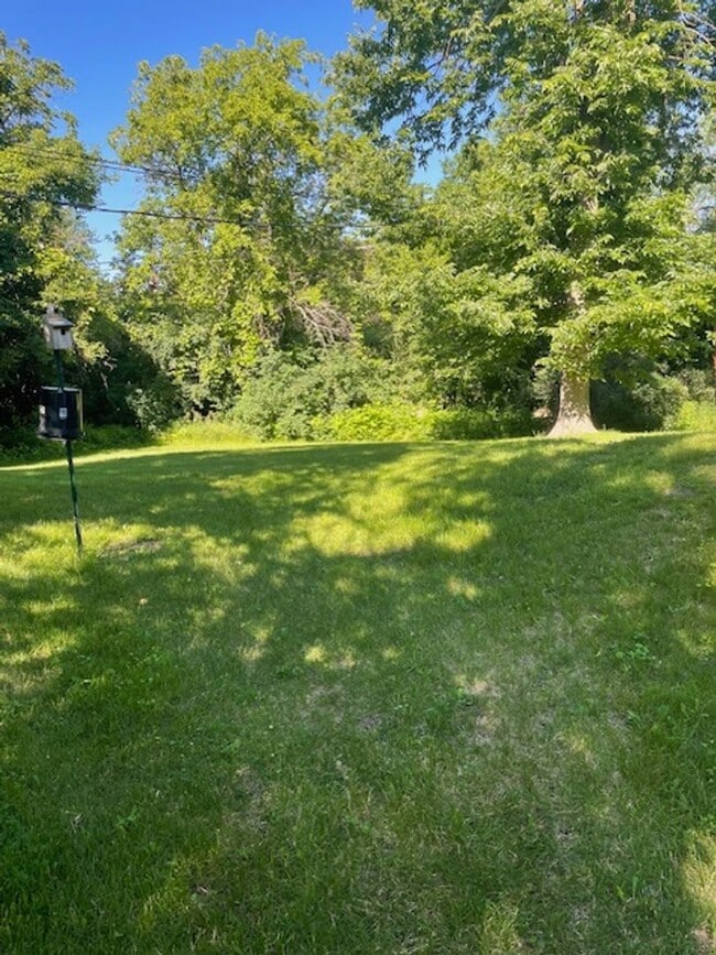 Building Photo - 916 S 6th St