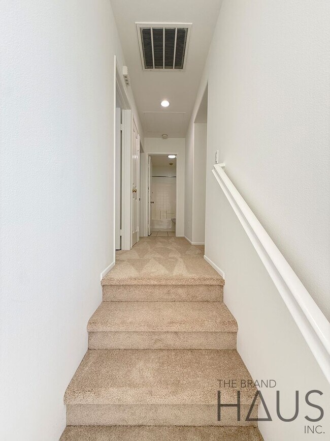 Building Photo - Desirable Oak Creek Community Detached Home with Two Car Garage