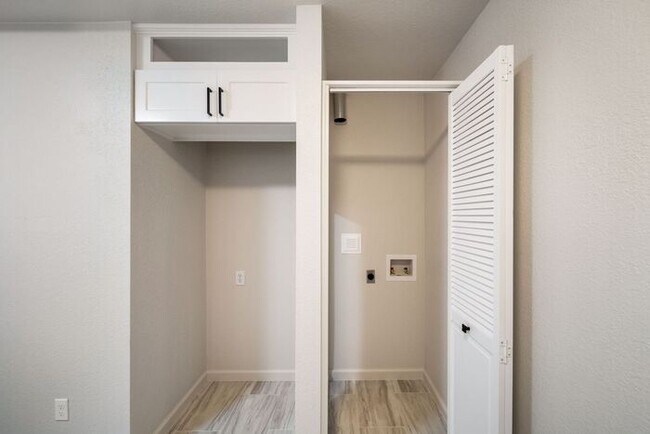 Building Photo - Move In SPECIAL! Beautifully Remodeled 2-B...