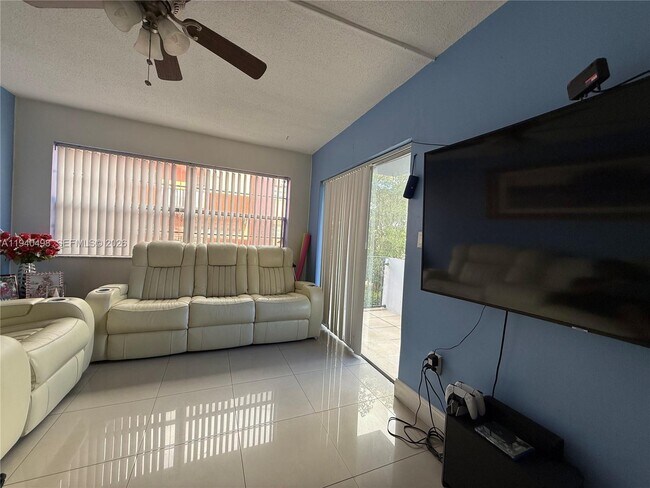 Building Photo - 495 NW 72nd Ave