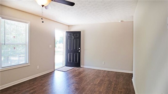 Building Photo - 2885 Center St