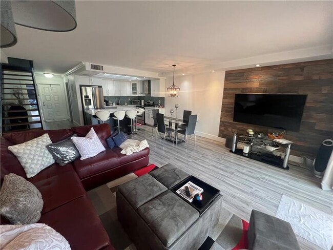 Building Photo - 211 NW 45th Ave