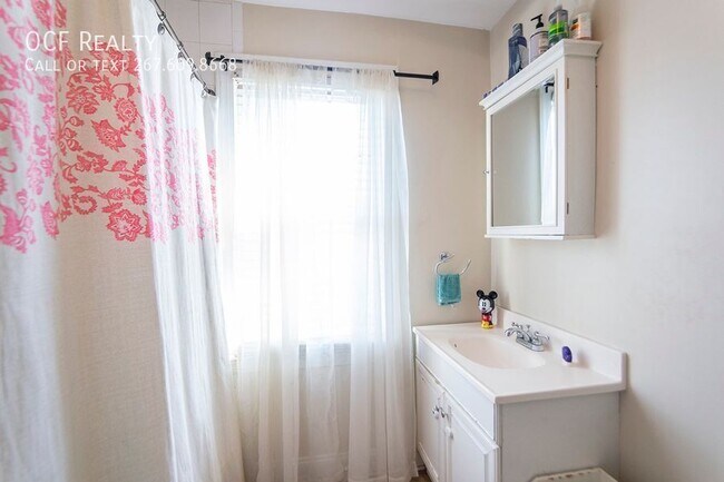 Building Photo - 2415 Almond St