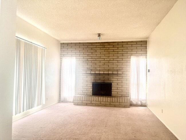 Building Photo - 5111 Paseo Las Palmas