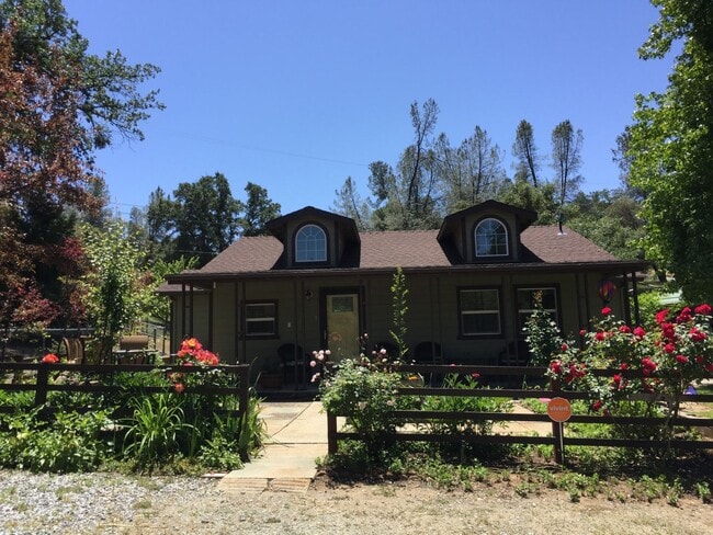 Building Photo - Completely Renovated in 2012; adorable energy-efficient Country home w/ Guest House on 1 mostly l...