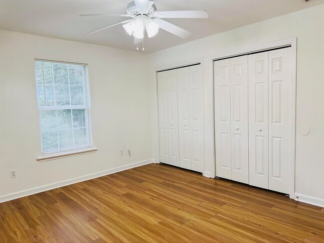 Building Photo - 924 Ashburn Dr