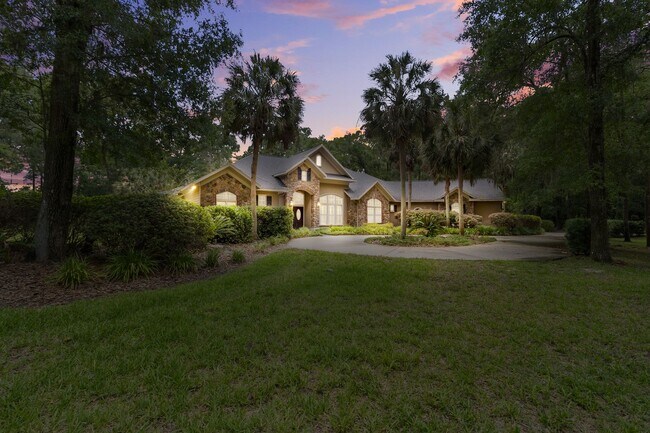 Building Photo - Executive Gainesville Rental: Custom 4 Sui...