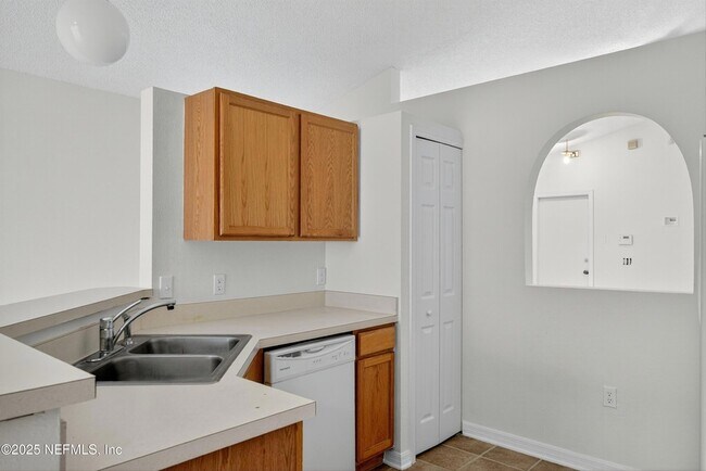 Building Photo - 2042 Wiley Oaks Ln