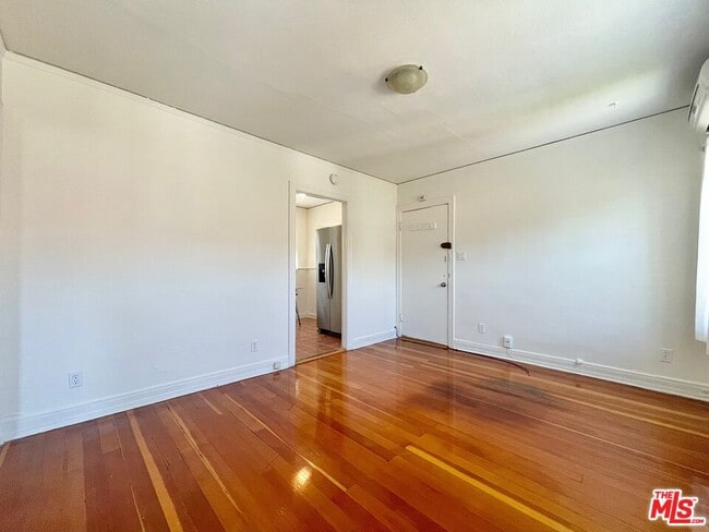Building Photo - 521 Kings Rd