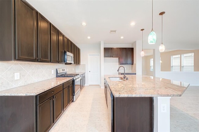Building Photo - 15910 Copper Oak Ln