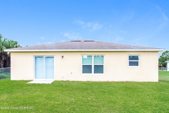 Building Photo - 3051 Fitzpatrick Ave