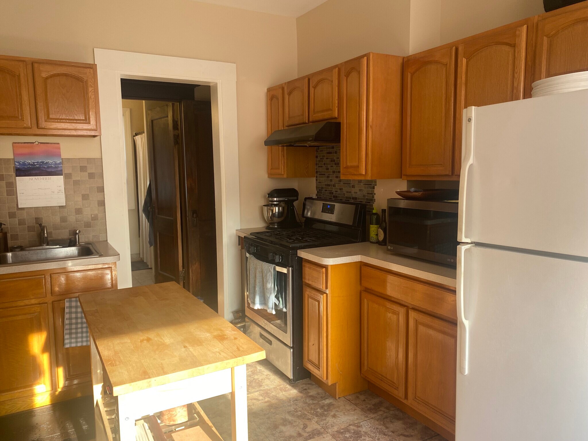 Kitchen - 616 Whalley Ave