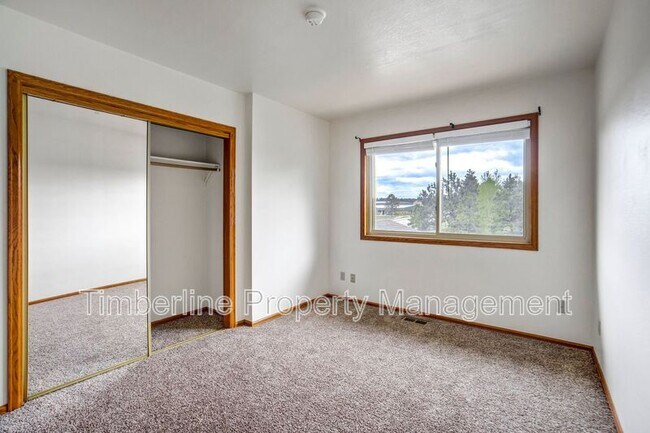 Building Photo - 17960 Bakers Farm Rd