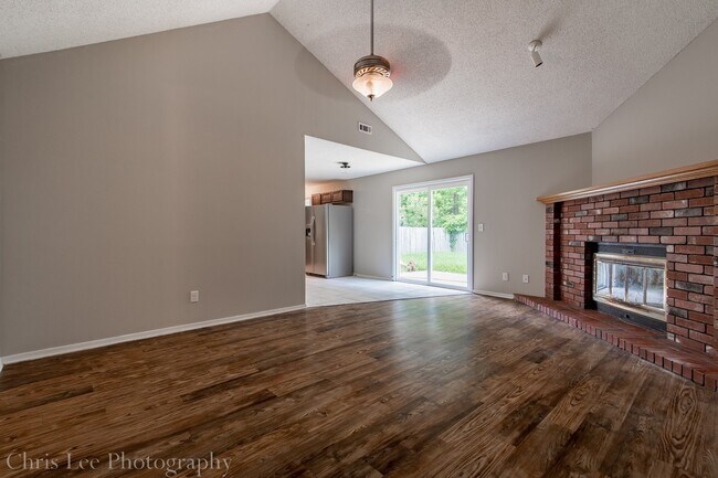 Building Photo - Beautiful 3 Bedroom Home 5 minutes From UofA!