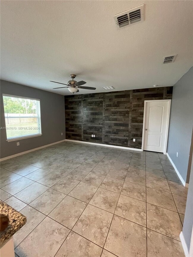 Building Photo - 982 SW Commonwealth Rd