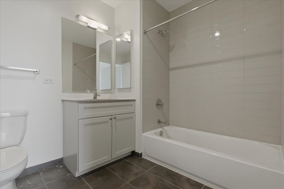 Building Photo - 830 N Milwaukee Ave