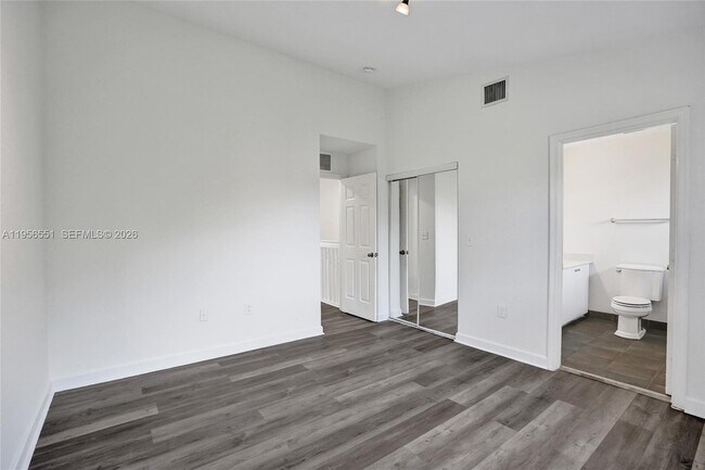 Building Photo - 5409 SW 41st St