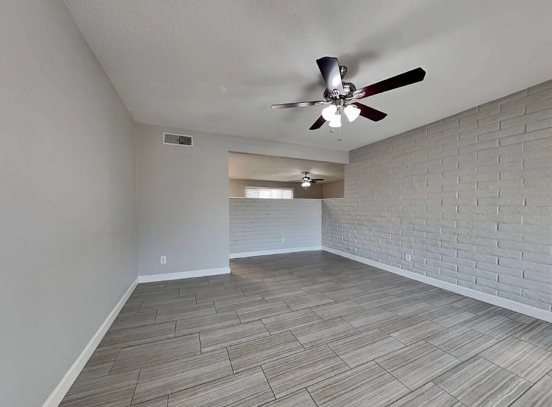 Building Photo - 1024 E Alameda Dr