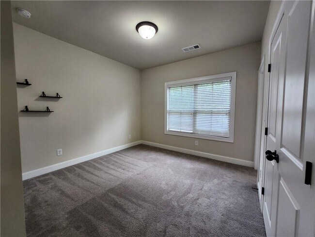 Building Photo - 1323 Faircrest Wy