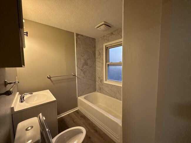 Building Photo - 11104 Lincoln Ave