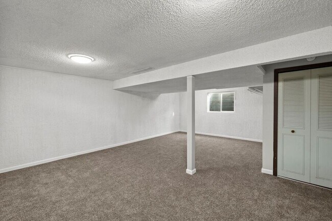 Building Photo - 1404 Imperial Rd
