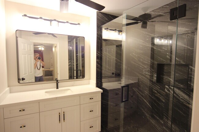 Building Photo - 270 Bella Vista Ct N