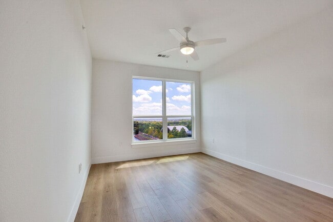 Building Photo - 1701 Simond Ave Ave