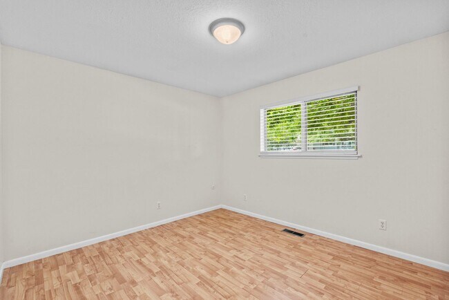 Building Photo - Rice St (17/19)