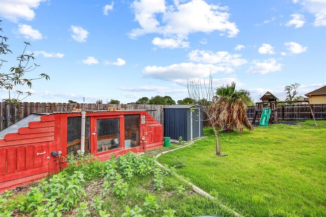 Building Photo - 109 Les Ln