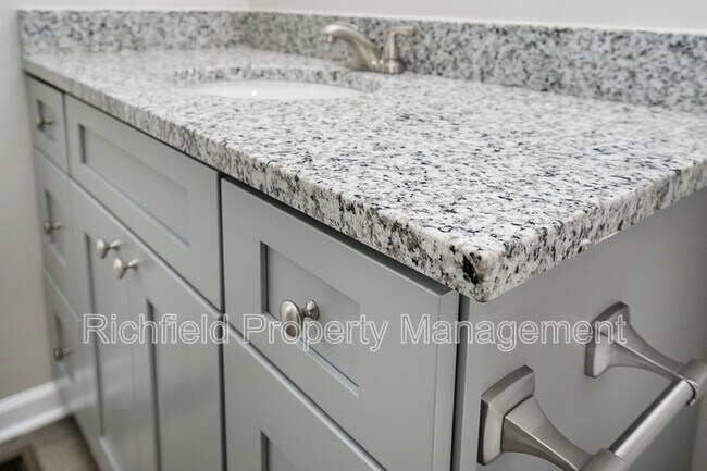 Building Photo - 420 Hamilton Ave