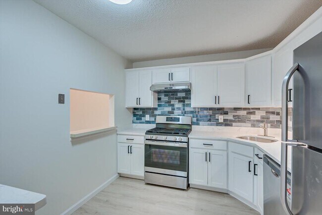 Building Photo - 64 Taylor Dr