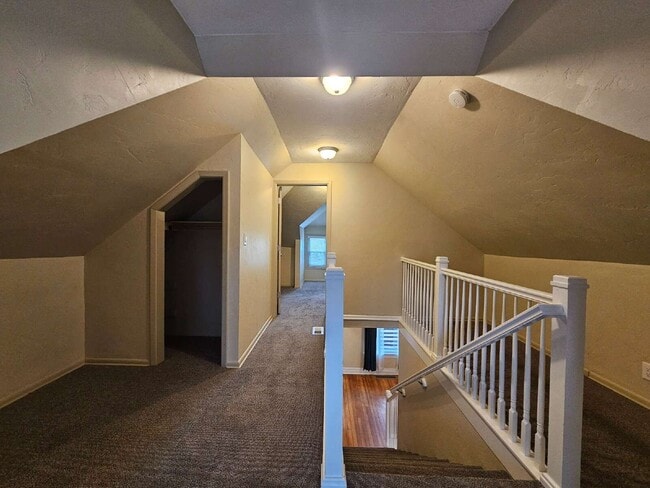 Building Photo - 719 W 1st Ave