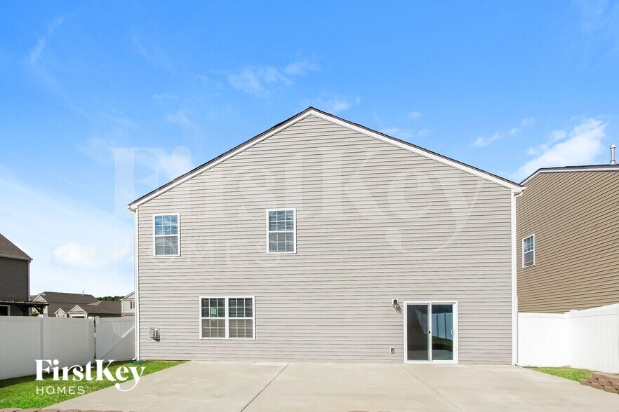 Building Photo - 165 N Cromwell Dr