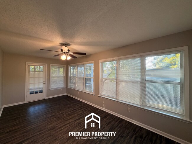 Building Photo - 3955 Castile St