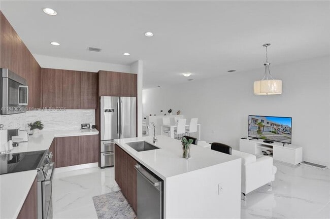 Building Photo - 10271 NW 72nd St