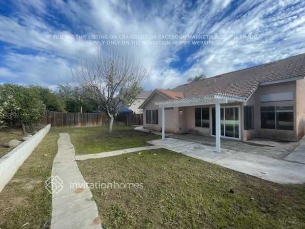 Building Photo - 25530 Black Walnut St