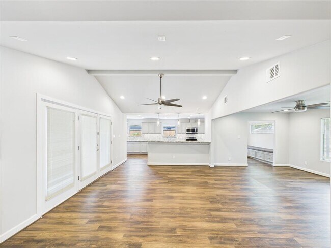 Building Photo - 5627 Cerritos Dr