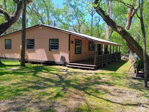 Building Photo - 3 bedroom 1.5 bath waterfront home