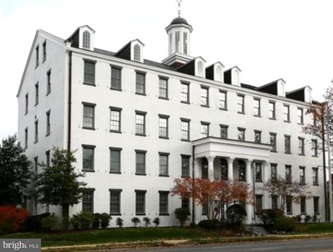 Building Photo - 515 N Washington St