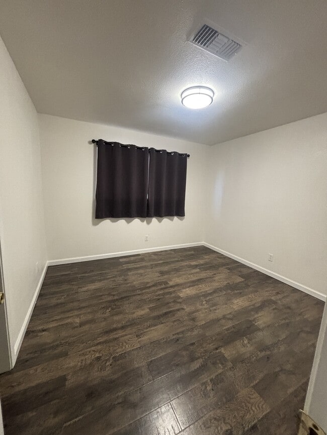 Building Photo - Modesto 3 Bedroom 2 Bathroom Home