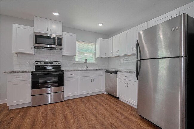 Building Photo - 6611 Bacher St