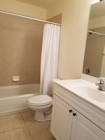 Building Photo - 4616-4618 24th St Sw