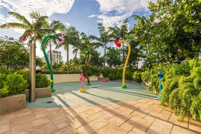 Building Photo - 700 NE 24th St