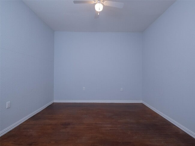 Building Photo - 2703 Areba St