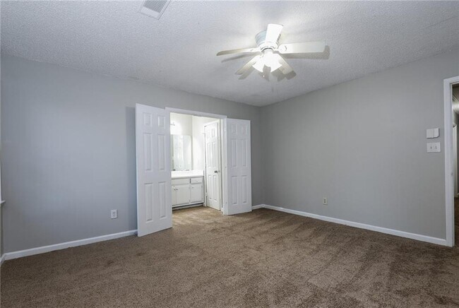 Building Photo - 3539 Tulip Dr