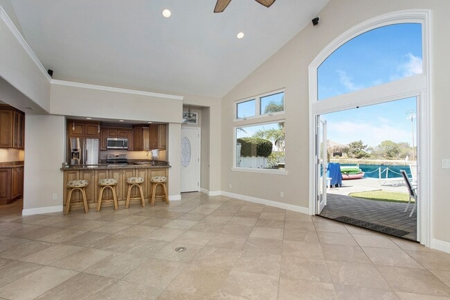 Building Photo - 218 Highland St