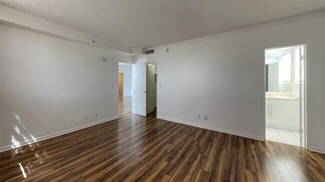 Building Photo - 3001 S Ocean Dr