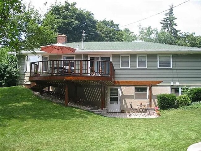 Building Photo - 717 Anthony Ln