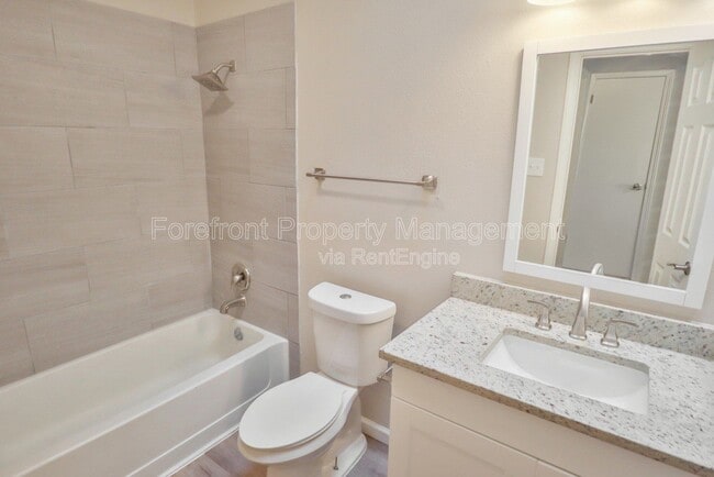 Building Photo - 5613 Lochmoor